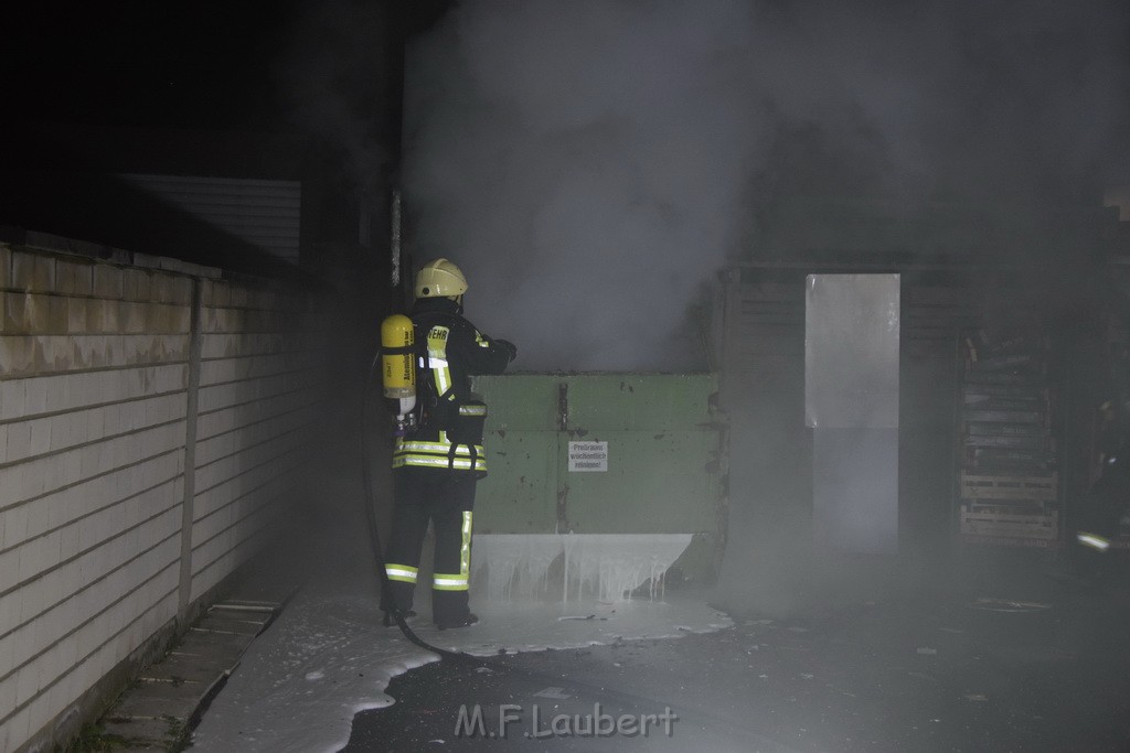 Feuer Papp Presscontainer Koeln Hoehenberg Bochumerstr P099.JPG - Miklos Laubert